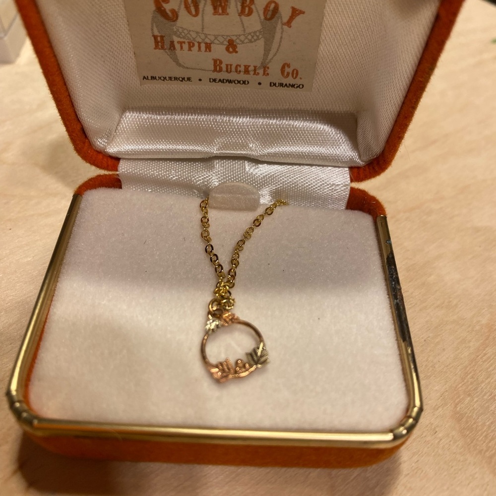 Black hills Gold Necklace with Pendant
